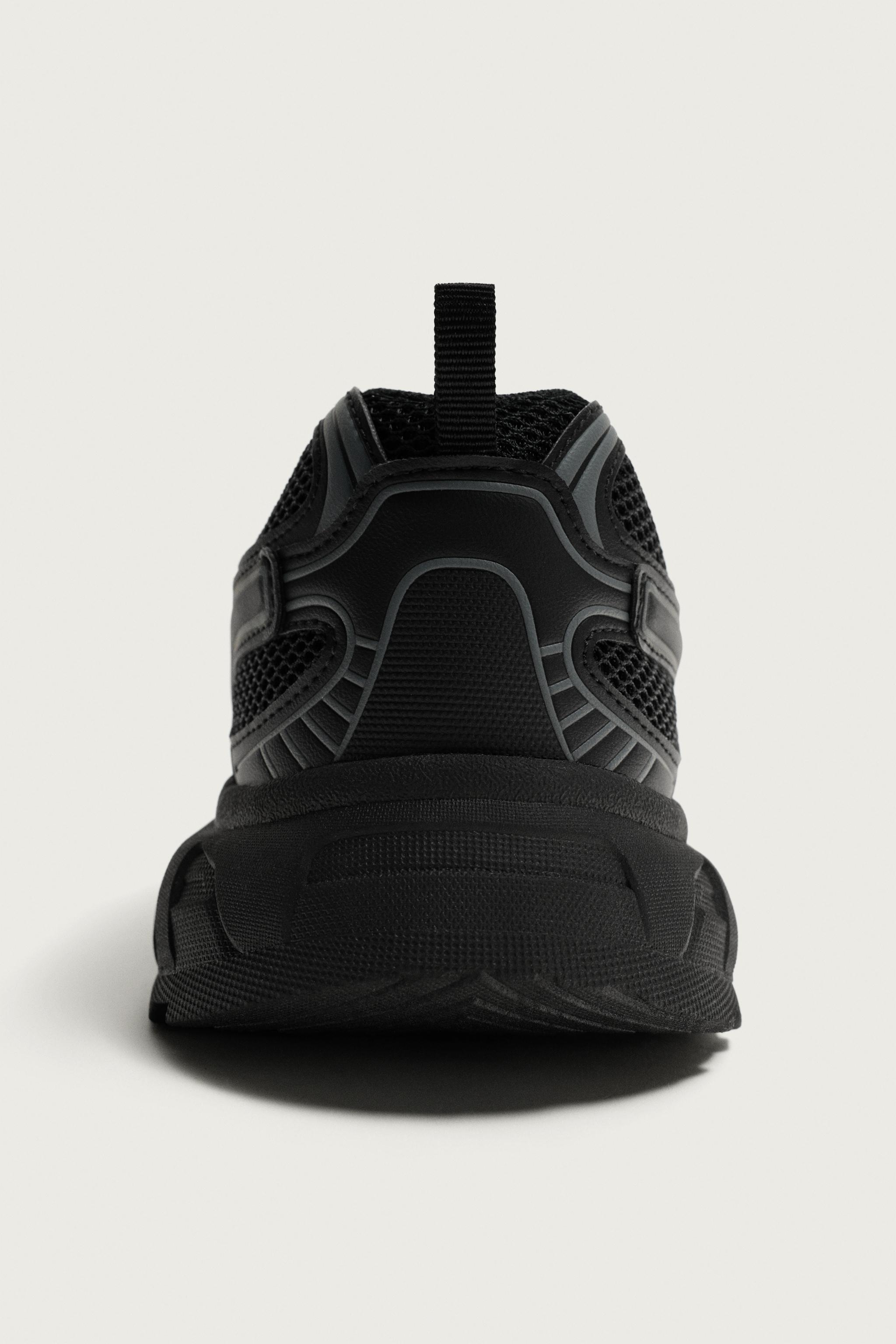 CHUNKY SOLE SNEAKERS