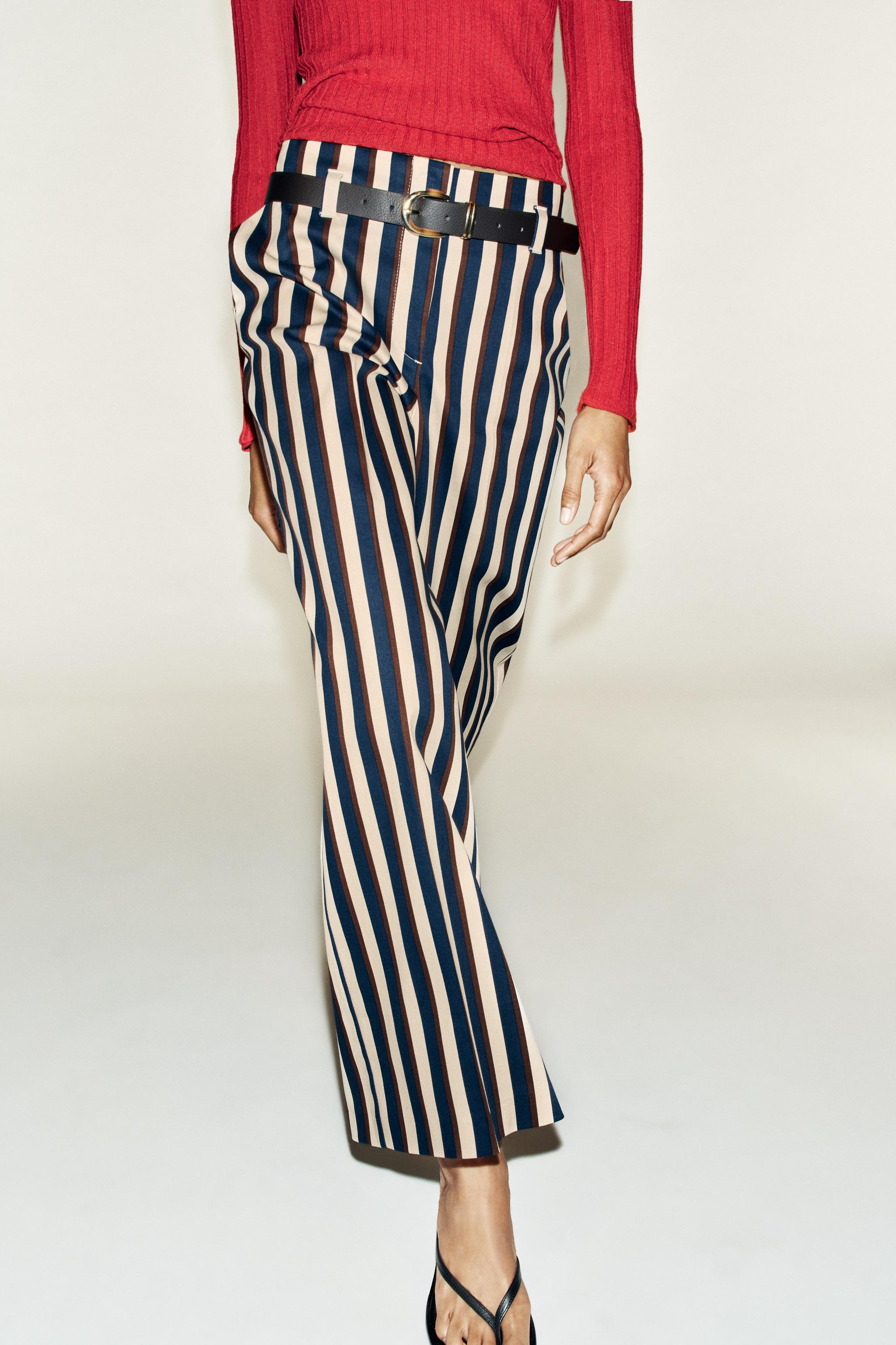 PANTALON À RAYURES ET CEINTURE
