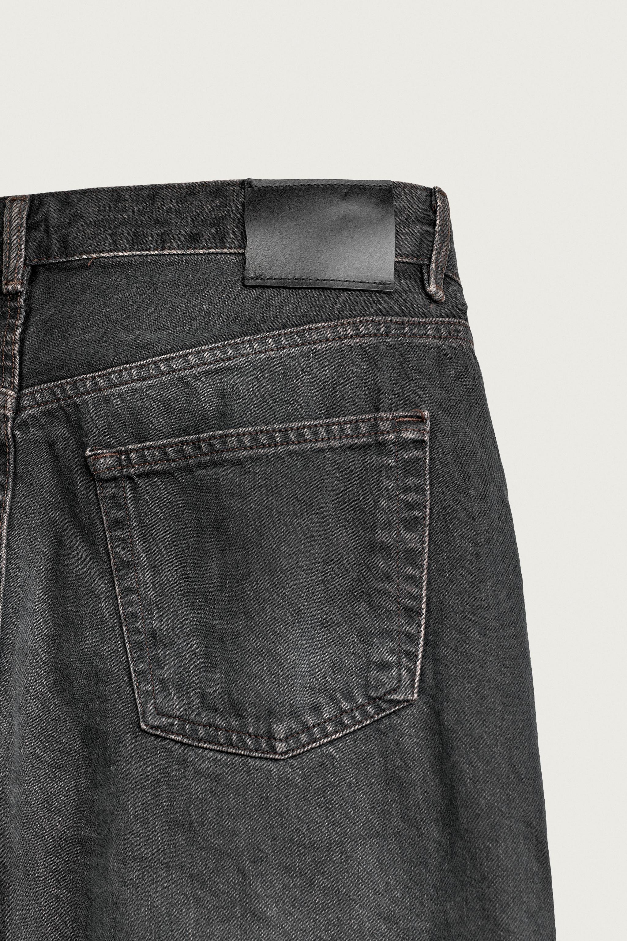 LOOSE-FIT JEANS