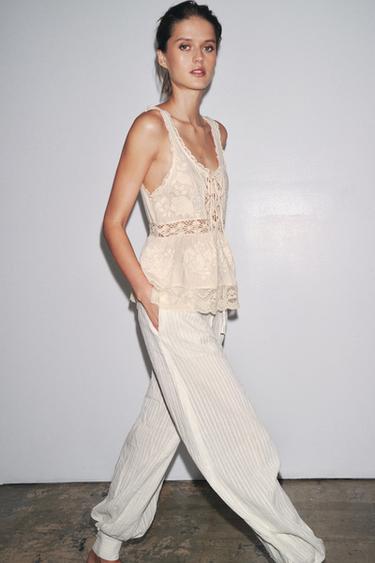 РОМАНТИЧНЫЙ ТОП С ВЫШИВКОЙ — ZW COLLECTION — ЖЕЛТОВАТО-БЕЛЫЙ от Zara