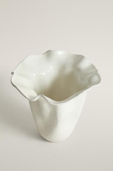SHINY WAVY EARTHENWARE VASE — white 2