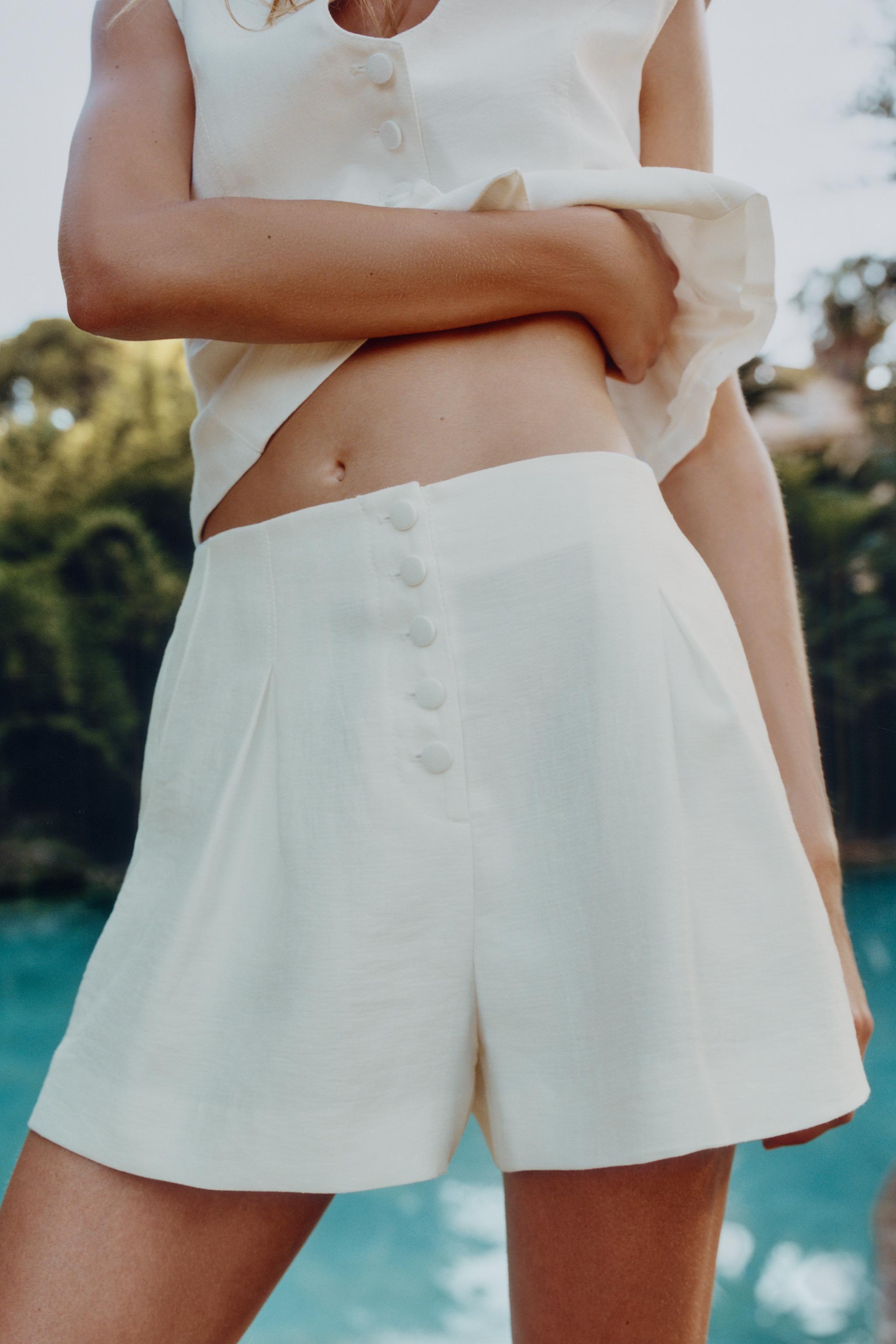 FABRIC-COVERED BUTTON SHORTS