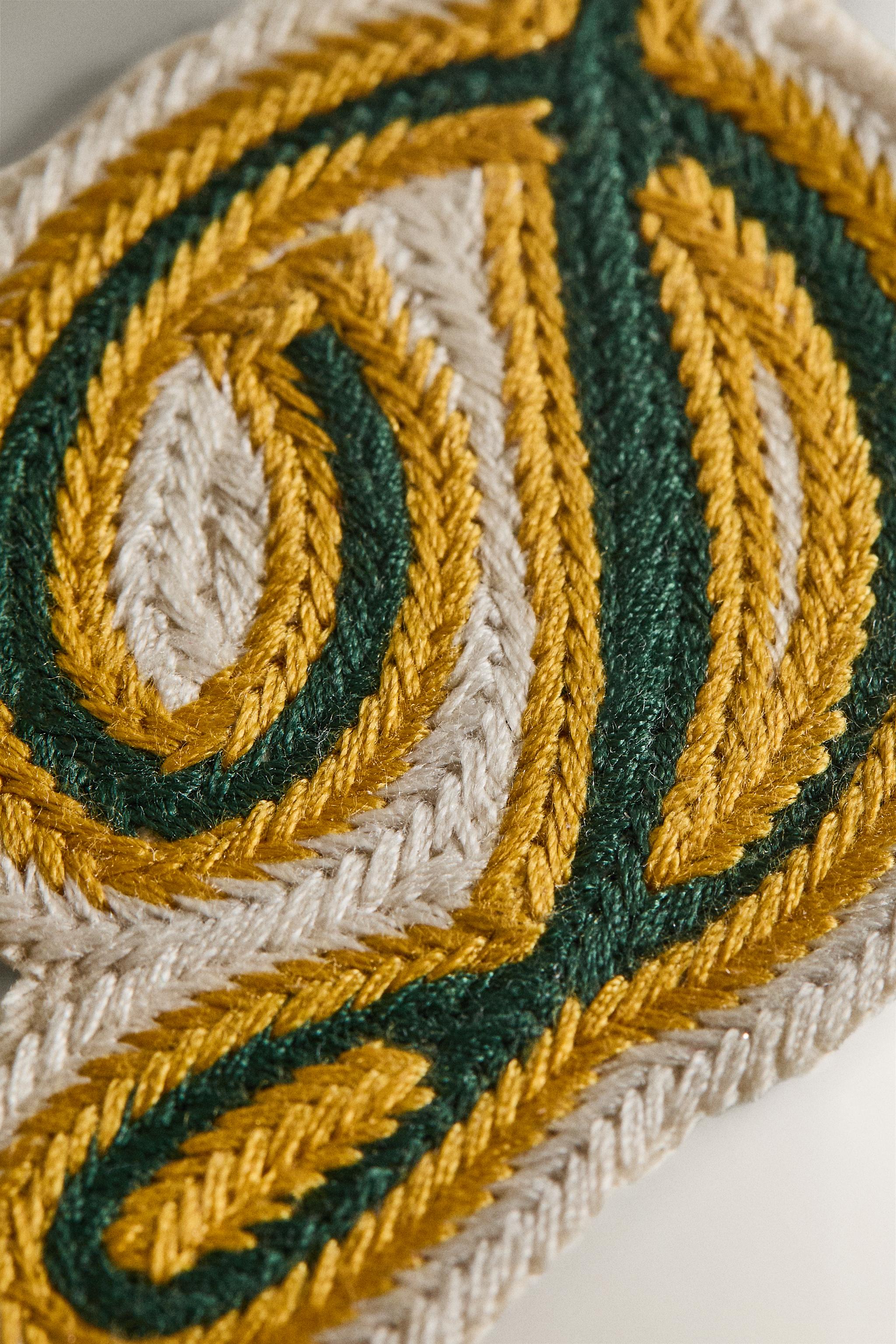 COTTON LETTER D PATCH
