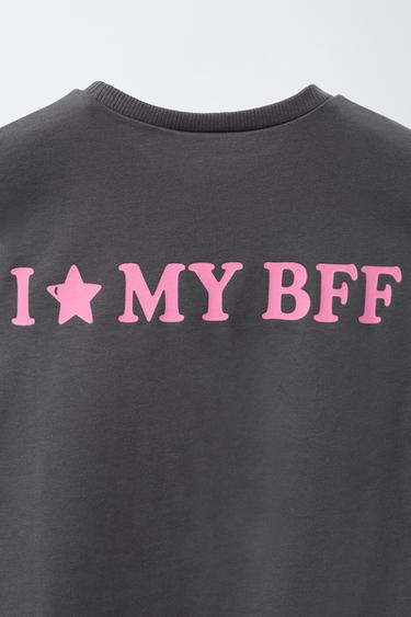 CAMISETA BORDADO Y TEXTO - Carbón de Zara