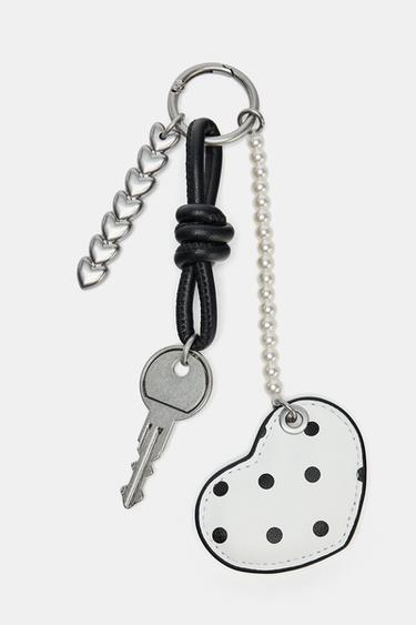 HEART CHARM KEY RING - Black by Zara