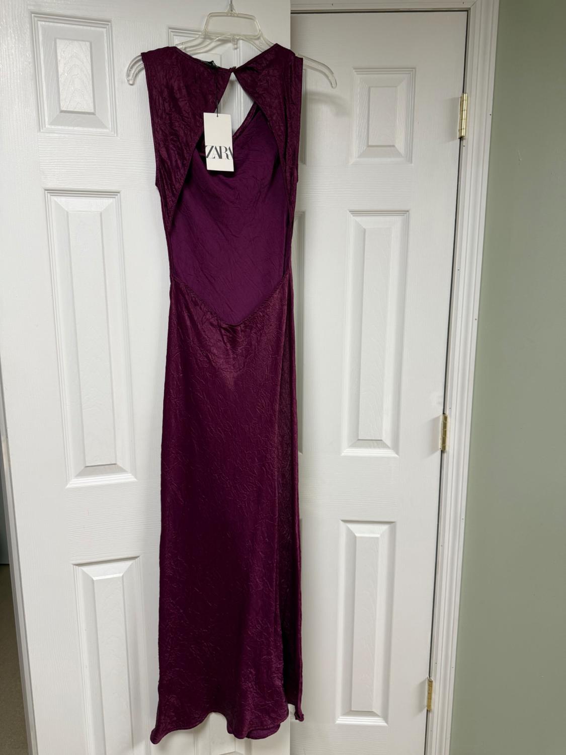 VESTIDO SATINADO ESCOTE ESPALDA - Image 5