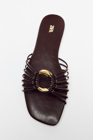 FLACHE SANDALE MIT METALLBESATZ - Braun von Zara