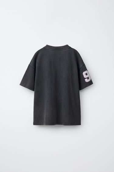 T-SHIRT VARSITY AVEC INSCRIPTION - Gris anthracite de Zara - Image 1