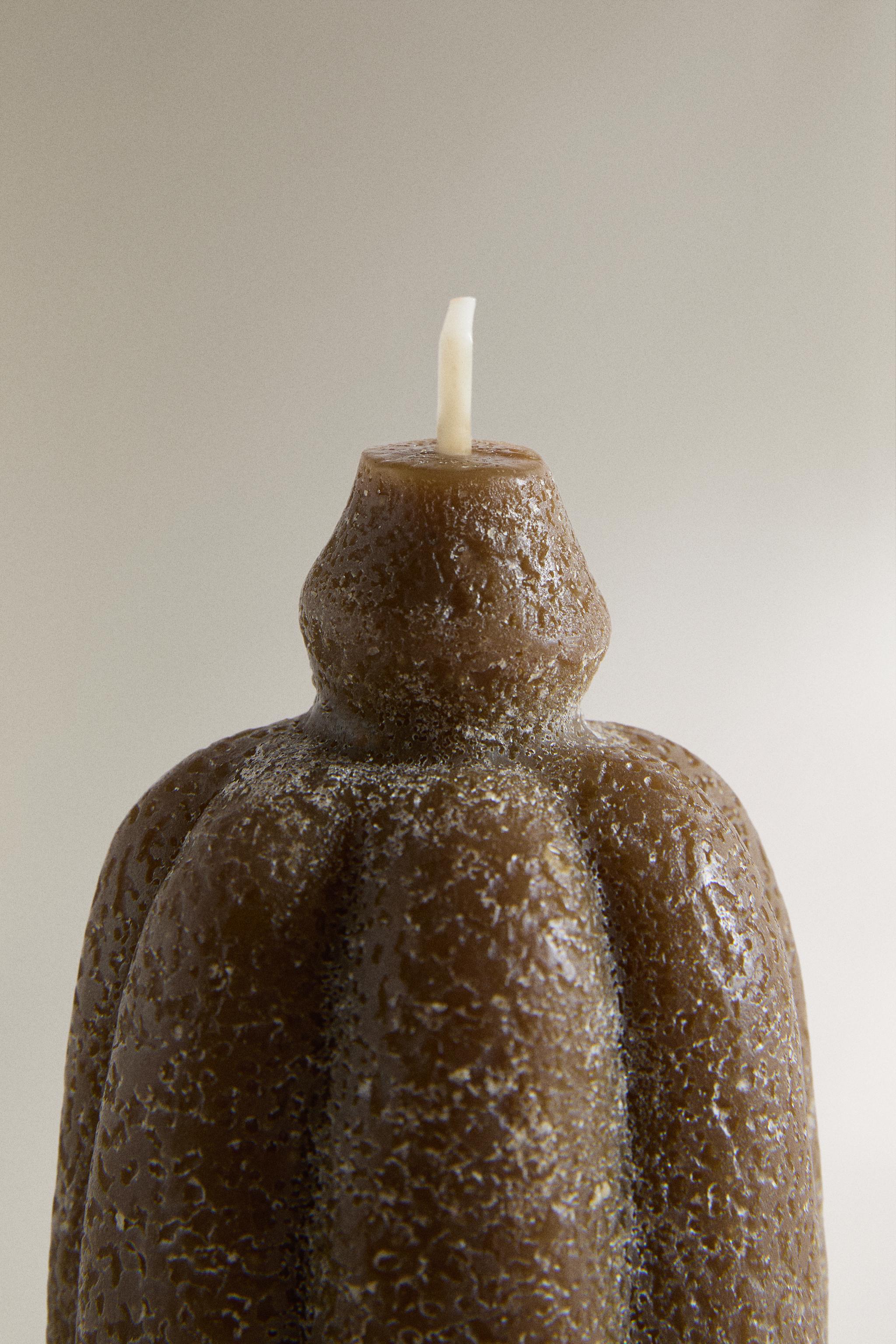 (475 G) PUMPKIN SPICE SCENTED CANDLE — Pumpkin