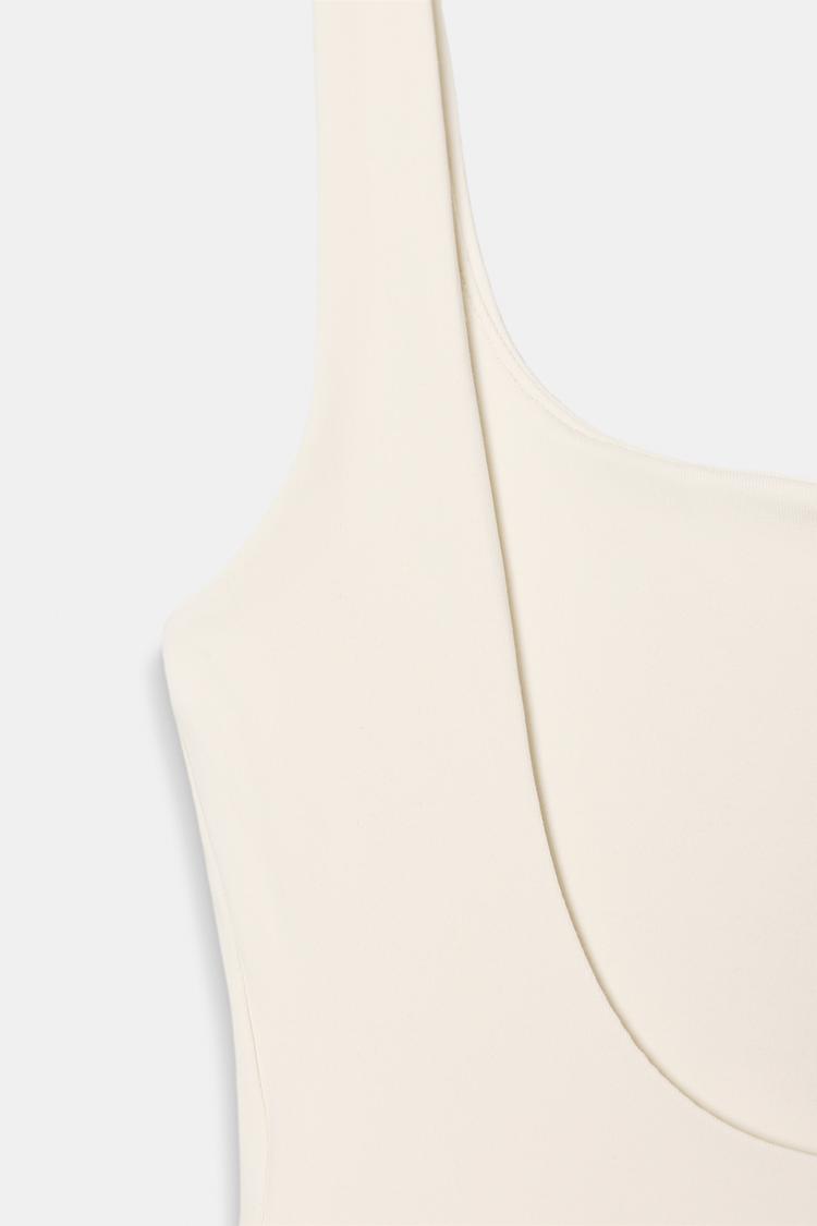 BODY DE ELASTANO CON ESCOTE CUADRADO 8