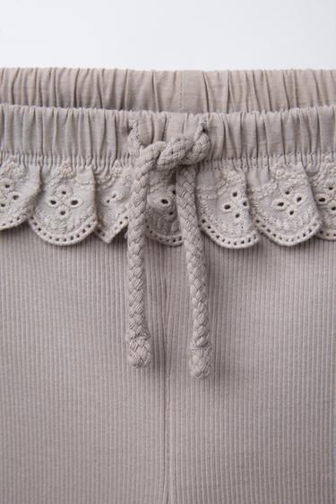 RIB-LEGGINGS MIT VOLANT UND LOCHSTICKEREI - Taupegrau von Zara
