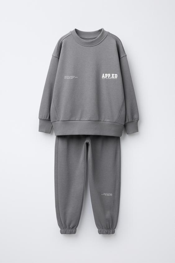 CONJUNTO SUDADERA Y PANTALÓN JOGGER ESTAMPADO TEXTO - Gris claro de Zara - Imagen 0