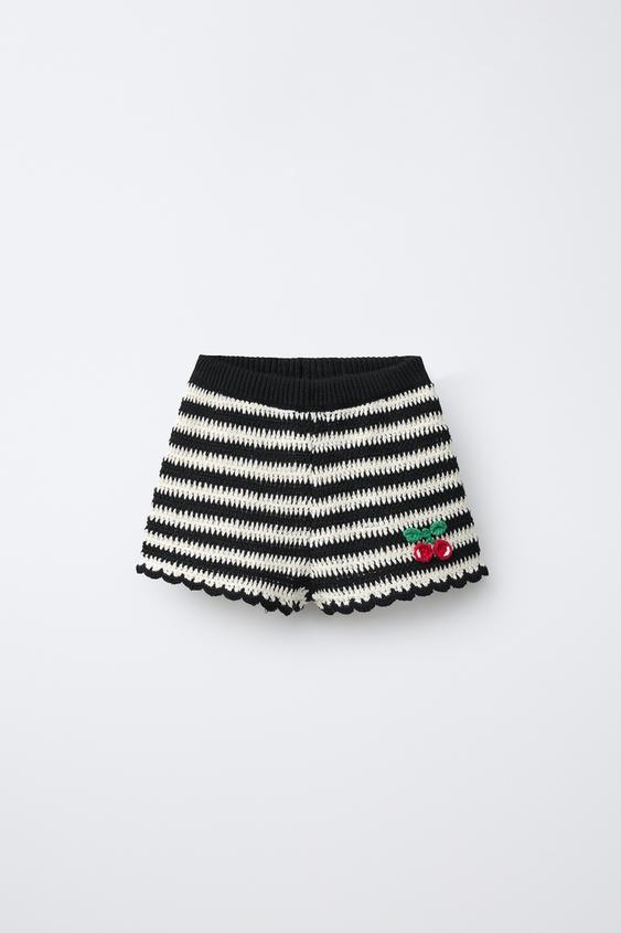 BERMUDA DE CROCHÊ COM LISTRAS E BORDADO DE CEREJAS - Cru / Preto da Zara - Imagem 0