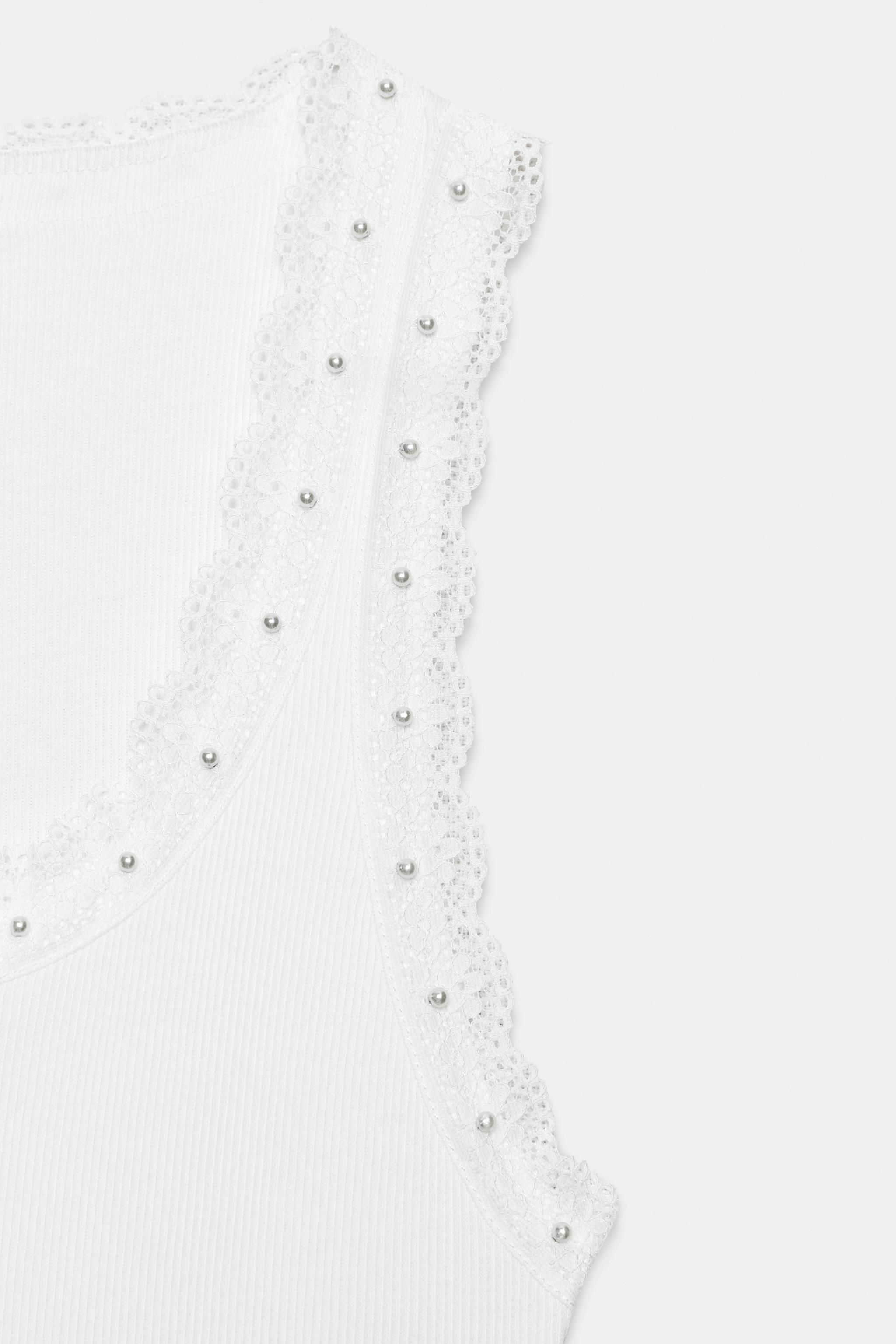 TOP PERLES ET DENTELLE