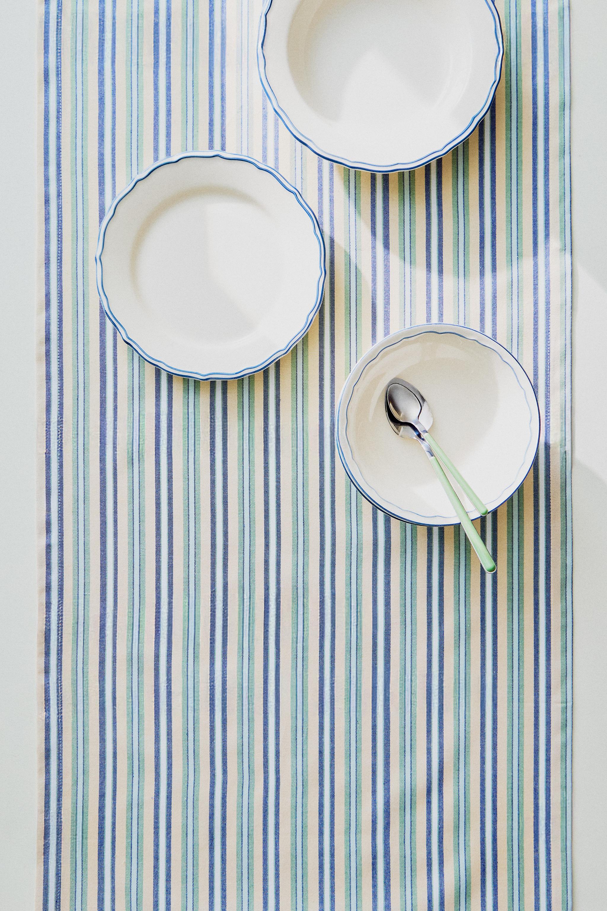 STRIPED TABLE RUNNER — Blue
