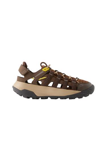 CAGE-STYLE SNEAKERS