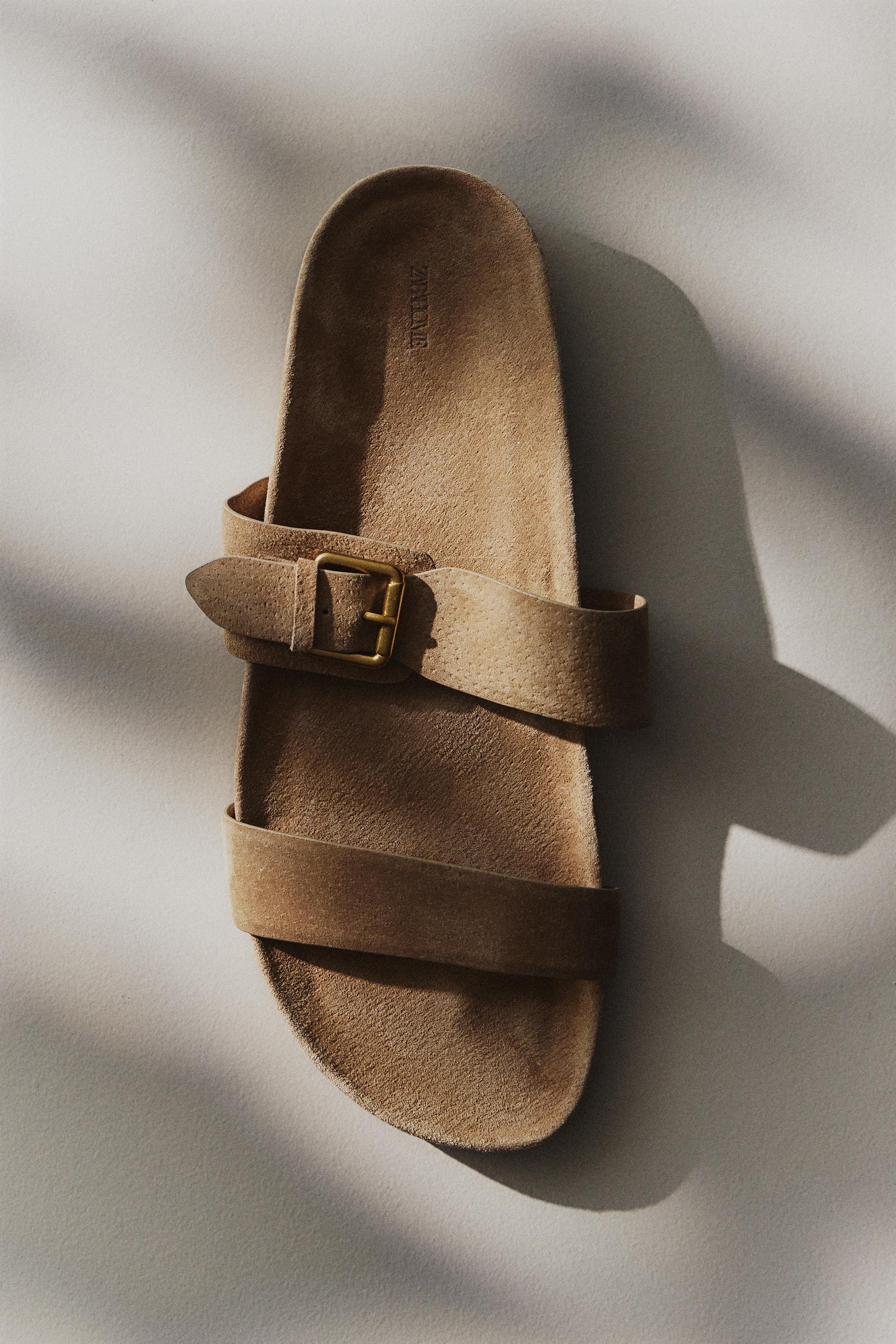 LEATHER BUCKLE SANDALS — Taupe Gray