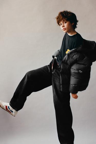 MANTEL EMPUK LABEL WATER REPELLENT - Hitam dari Zara