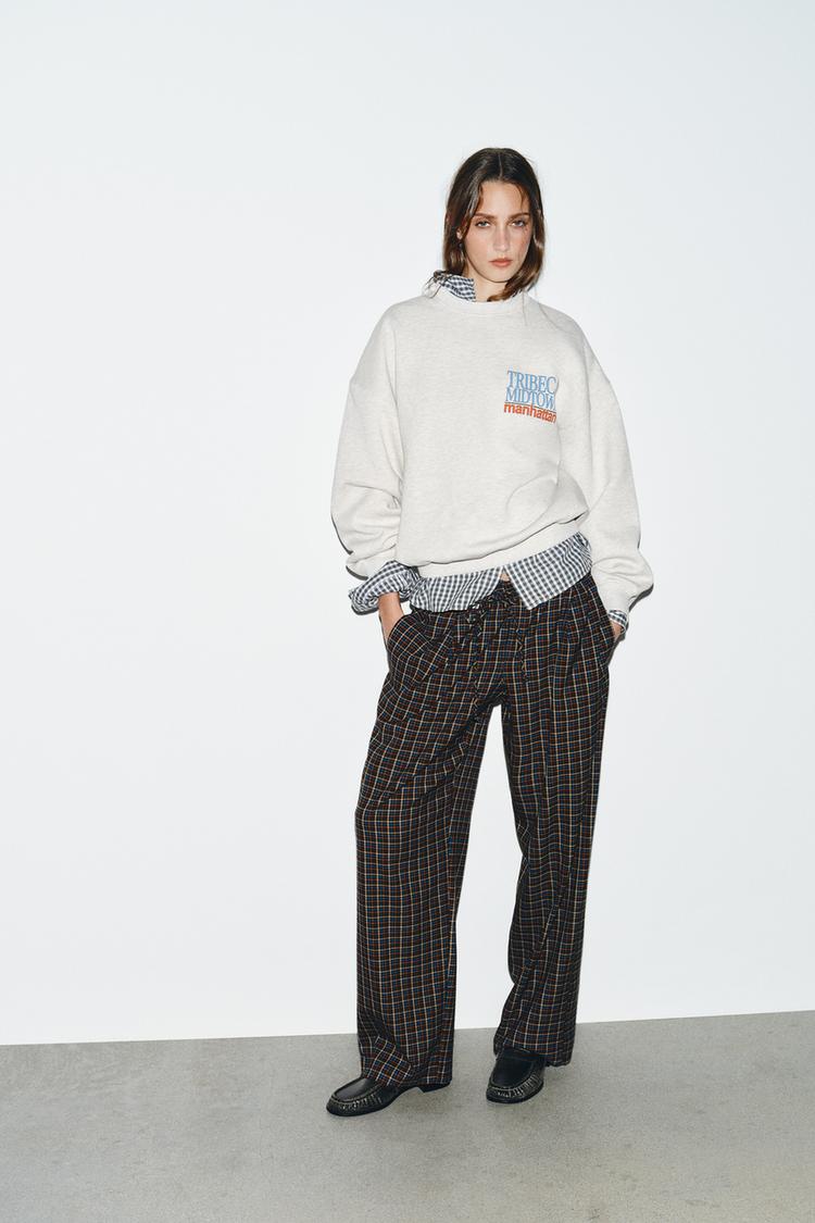 CONTRAST TEXT SWEATSHIRT