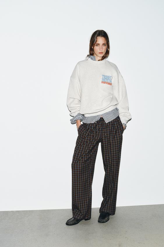 CONTRAST TEXT SWEATSHIRT