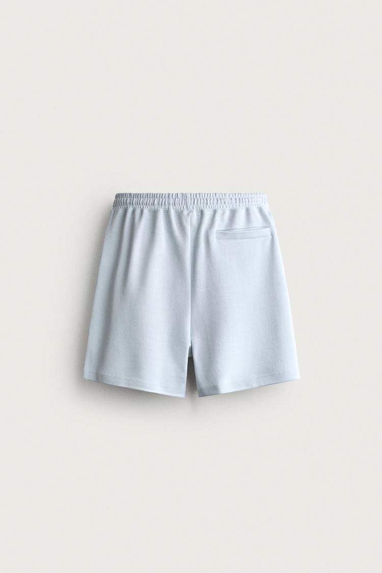 PANTALÓN CORTO BERMUDA TIPO JOGGER DE TEJIDO INTERLOCK CON CORTE RELAJADO 6