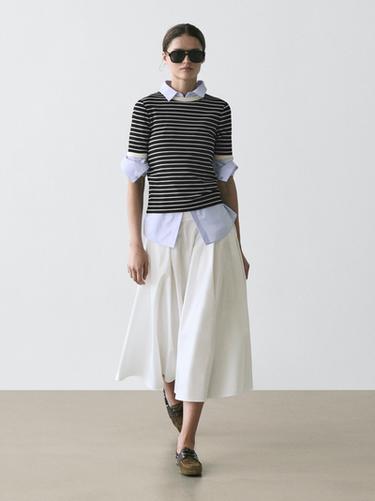 T-shirt à manches courtes à rayures contrastantes - Noir de Zara