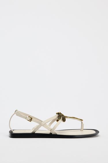 SANDALIA PLANA ADORNO - Blanco Crudo de Zara