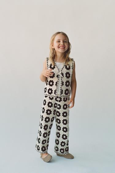 CROCHET FLORAL KNIT WAISTCOAT - Ecru / Black by Zara