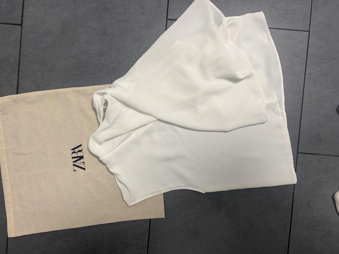 ASYMMETRIC CREPE CAPE TOP - Image 3