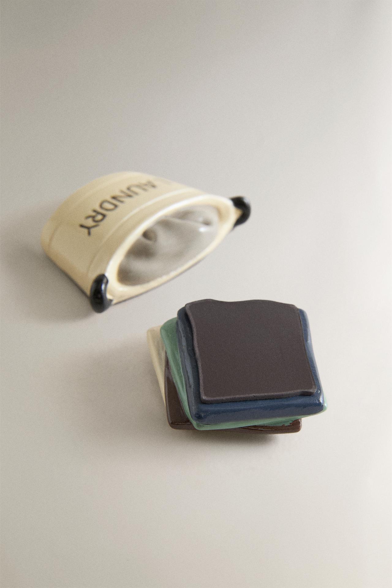LAUNDRY MAGNETS (PACK OF 6) — Cream