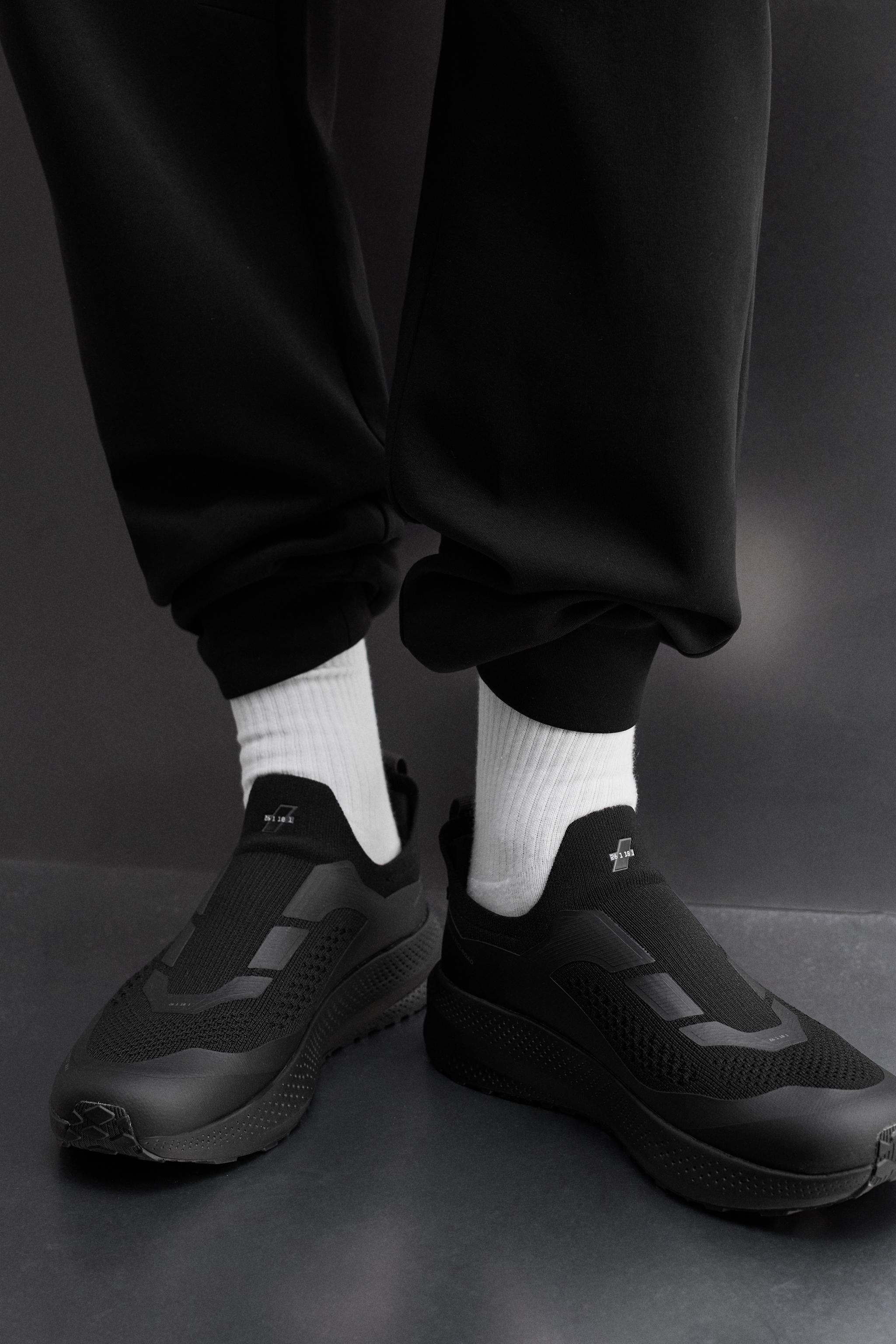 BAĞCIKSIZ KOŞU AYAKKABISI - Siyah | ZARA Türkiye / Turkey