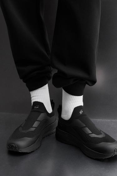 حذاء ركض بدون أربطة - أسود الخاص بـ Zara