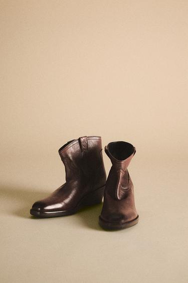 BOTÍN PIEL COWBOY EFECTO DESGASTADO - Tostado oscuro de Zara
