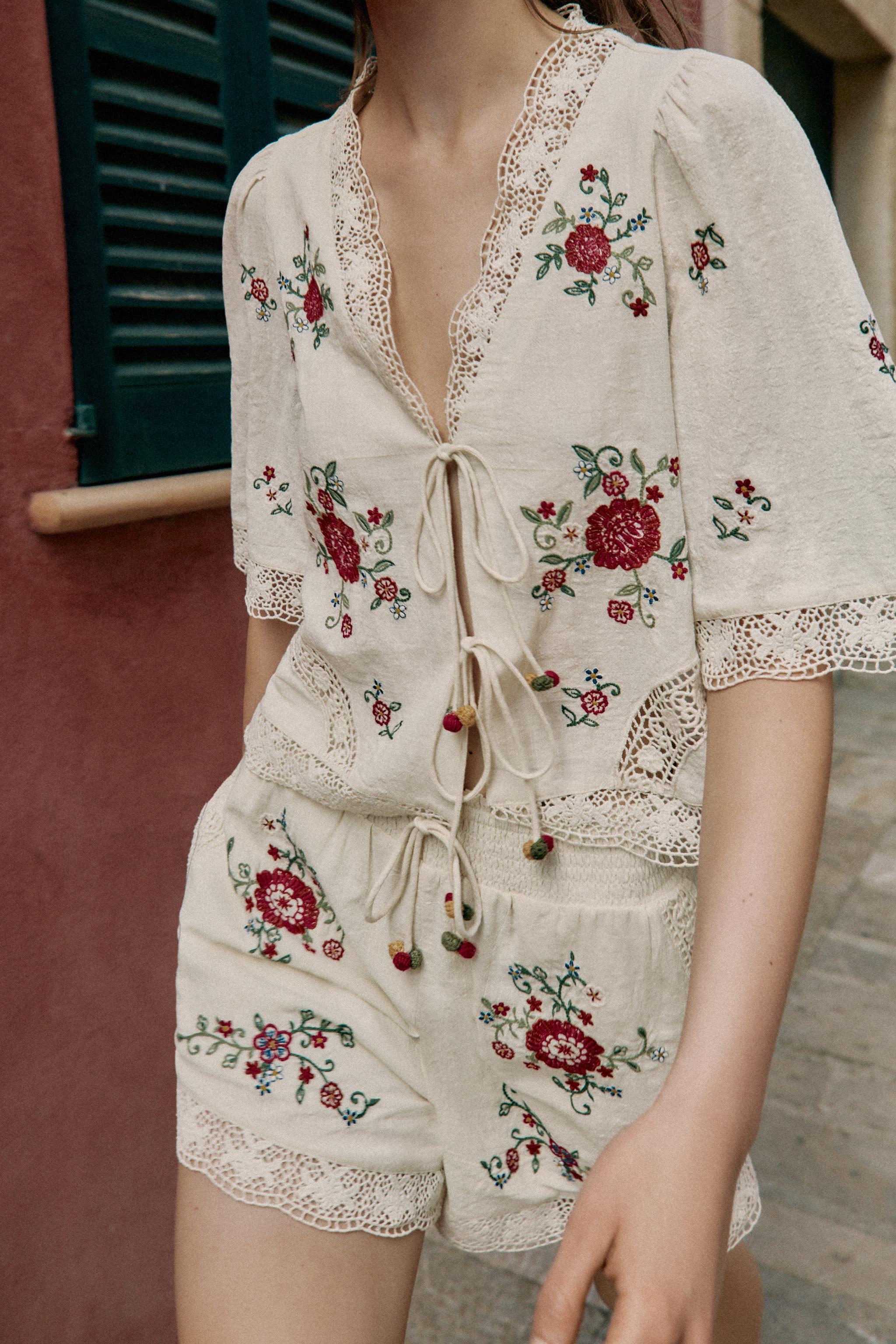 EMBROIDERED FLORAL TOP