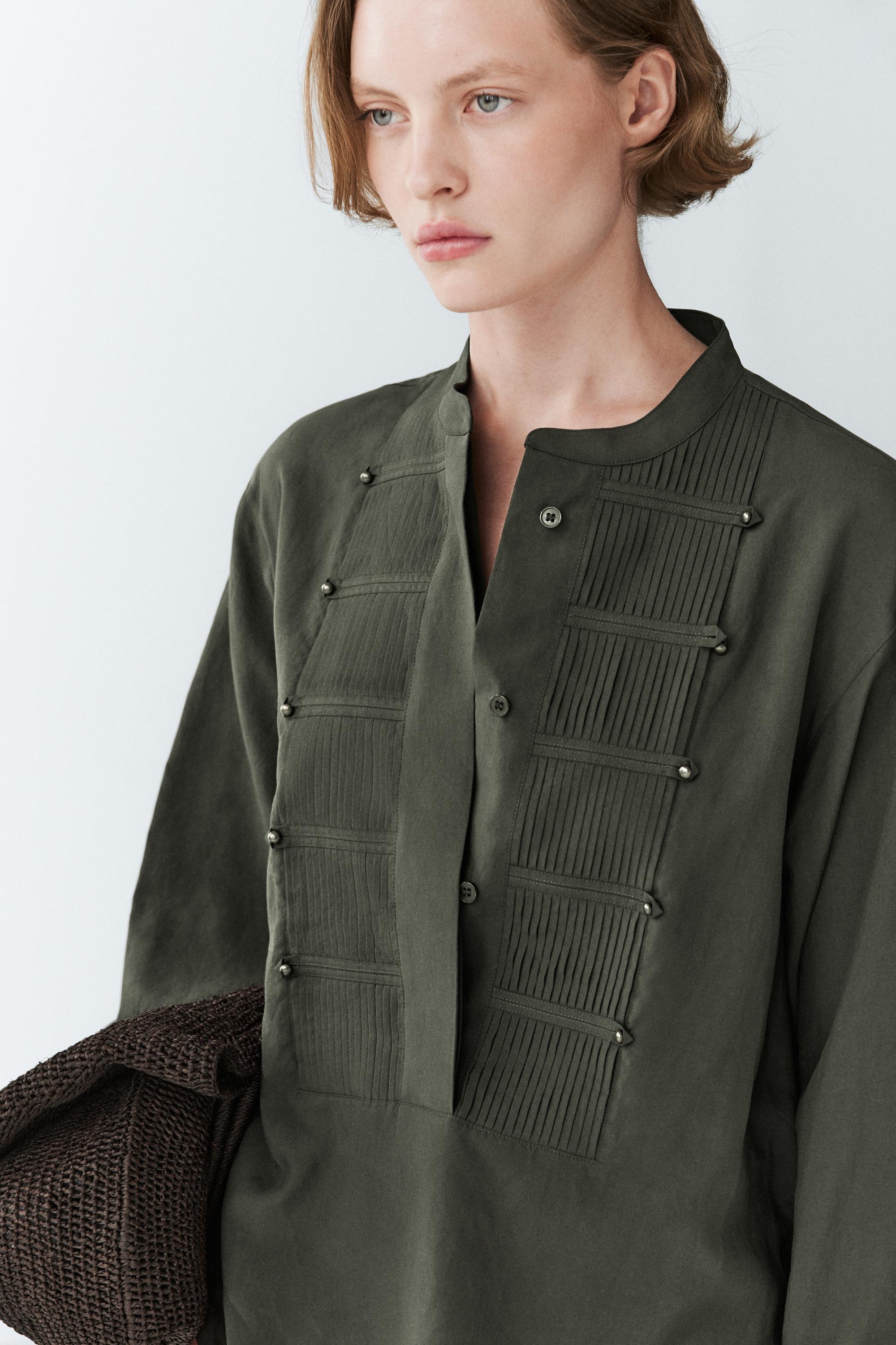 Pintuck shirt with stand collar