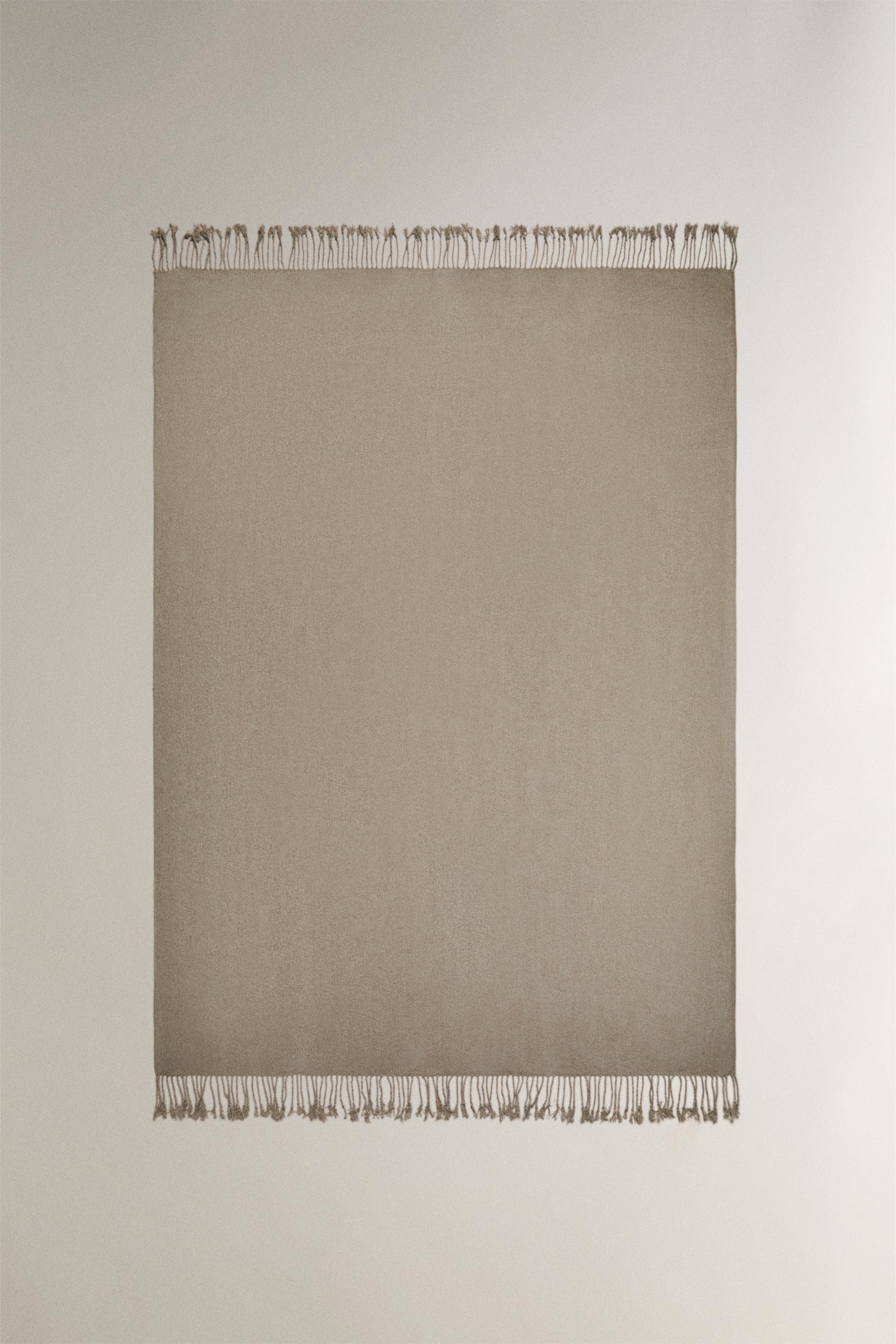 CHENILLE BLANKET — Light brown