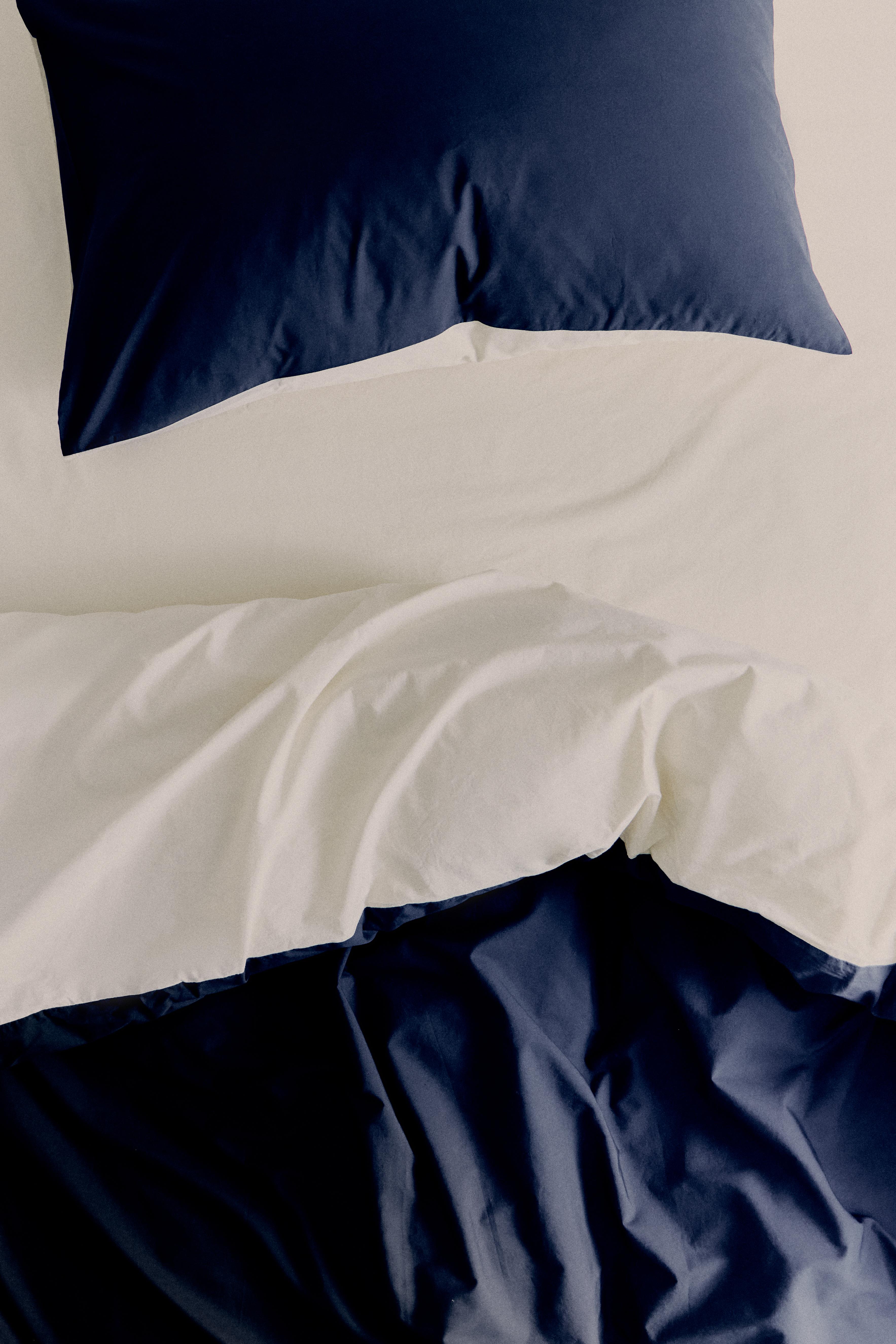 REVERSIBLE PERCALE BEDDING SET (200 THREAD COUNT)