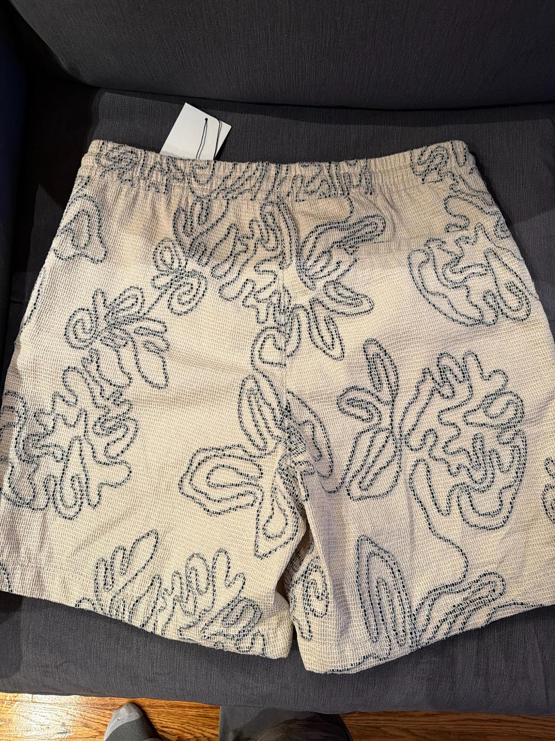 TEXTURED EMBROIDERED SHORTS - Image 2