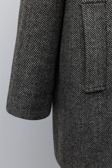 MANTEAU À CHEVRONS AVEC COL EFFET FOURRURE - Noir / Écru de Zara - Image 5