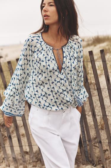 BLUSA ESTAMPADA HILO METALIZADO - Crudo / Azul de Zara