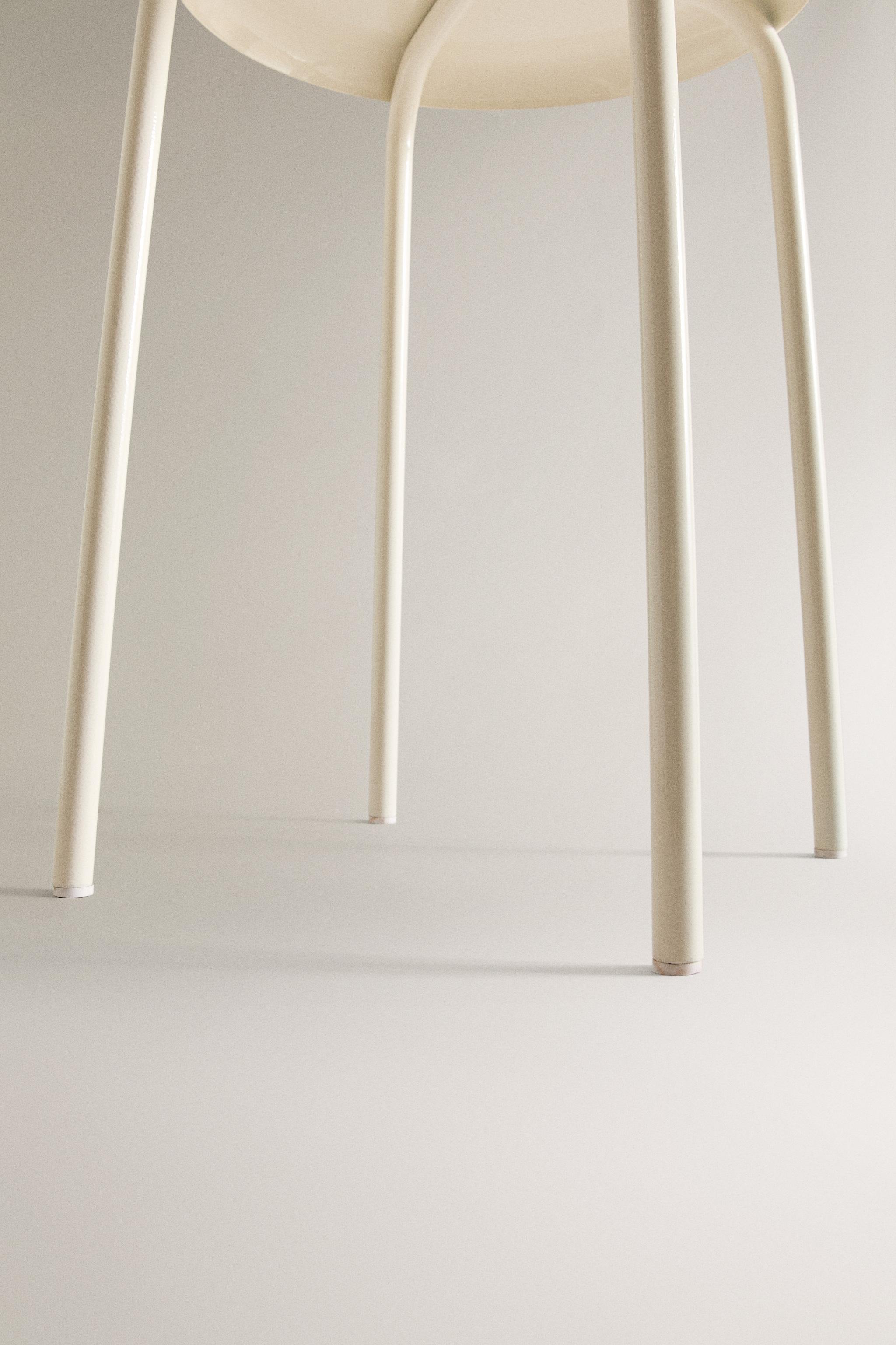 LACQUERED METAL STOOL