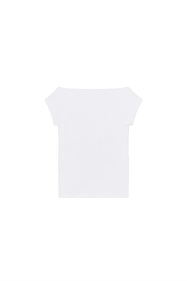 CAMISETA CUELLO BARCO - Blanco de Zara