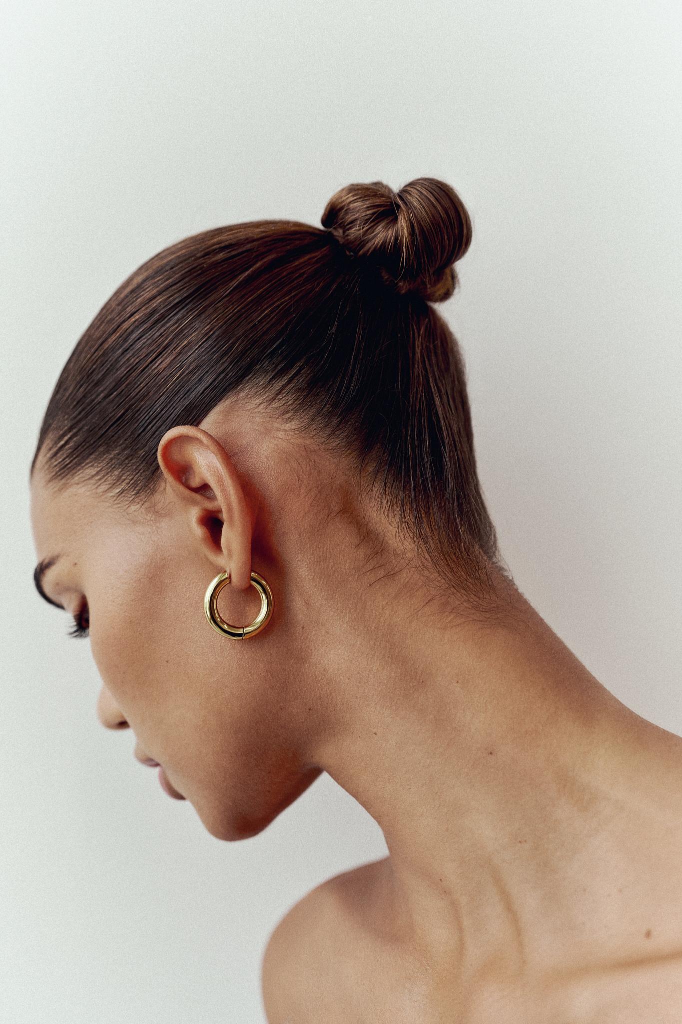 Женские аксессуары Zara WATERPROOF HOOP EARRINGS — фото 2