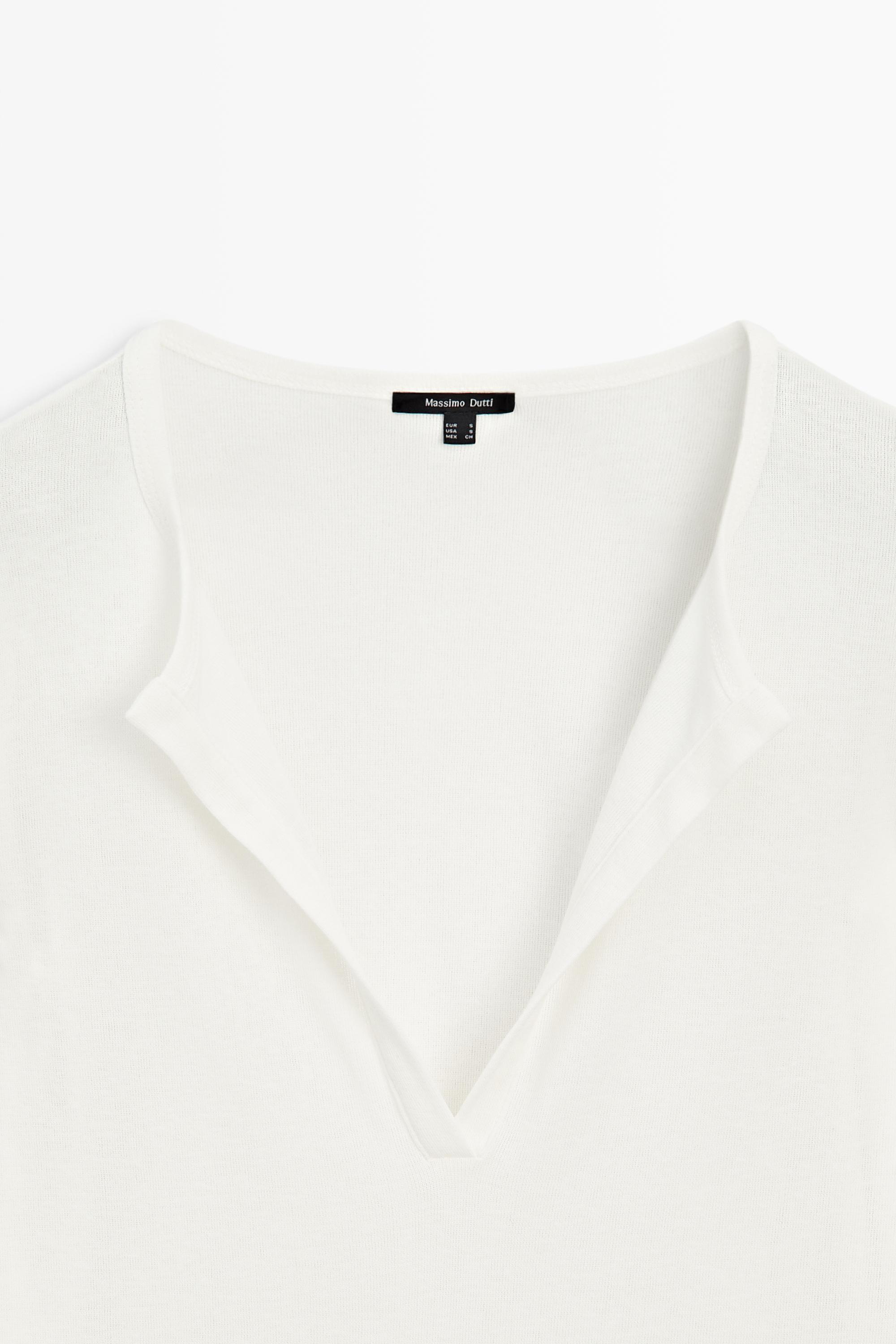 100% cotton V-neck T-shirt