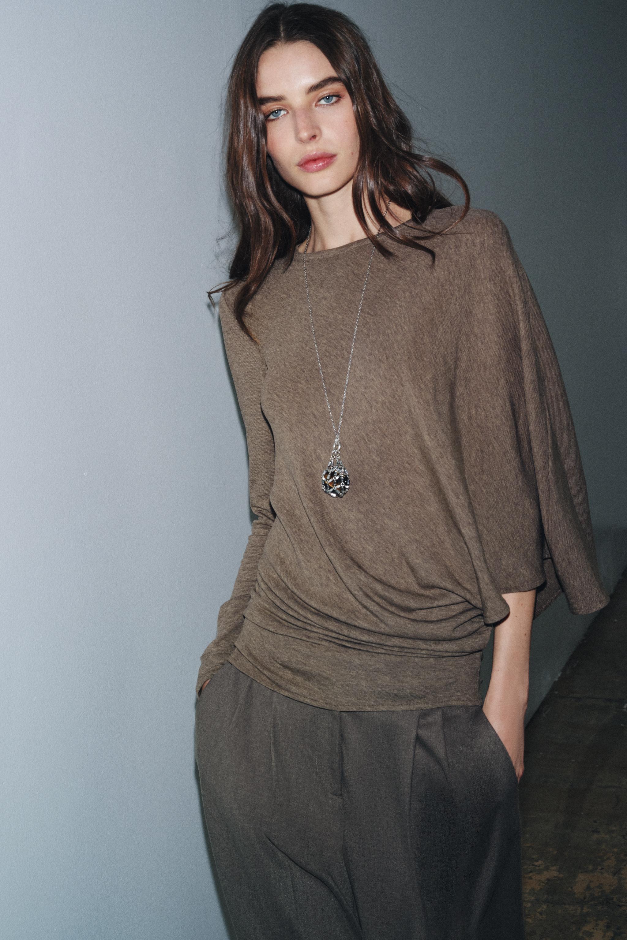 ASYMMETRIC CAPE TOP