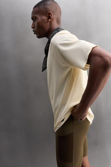 T-SHIRT STRUCTURE PERFORÉE - Écru de Zara - Image 4