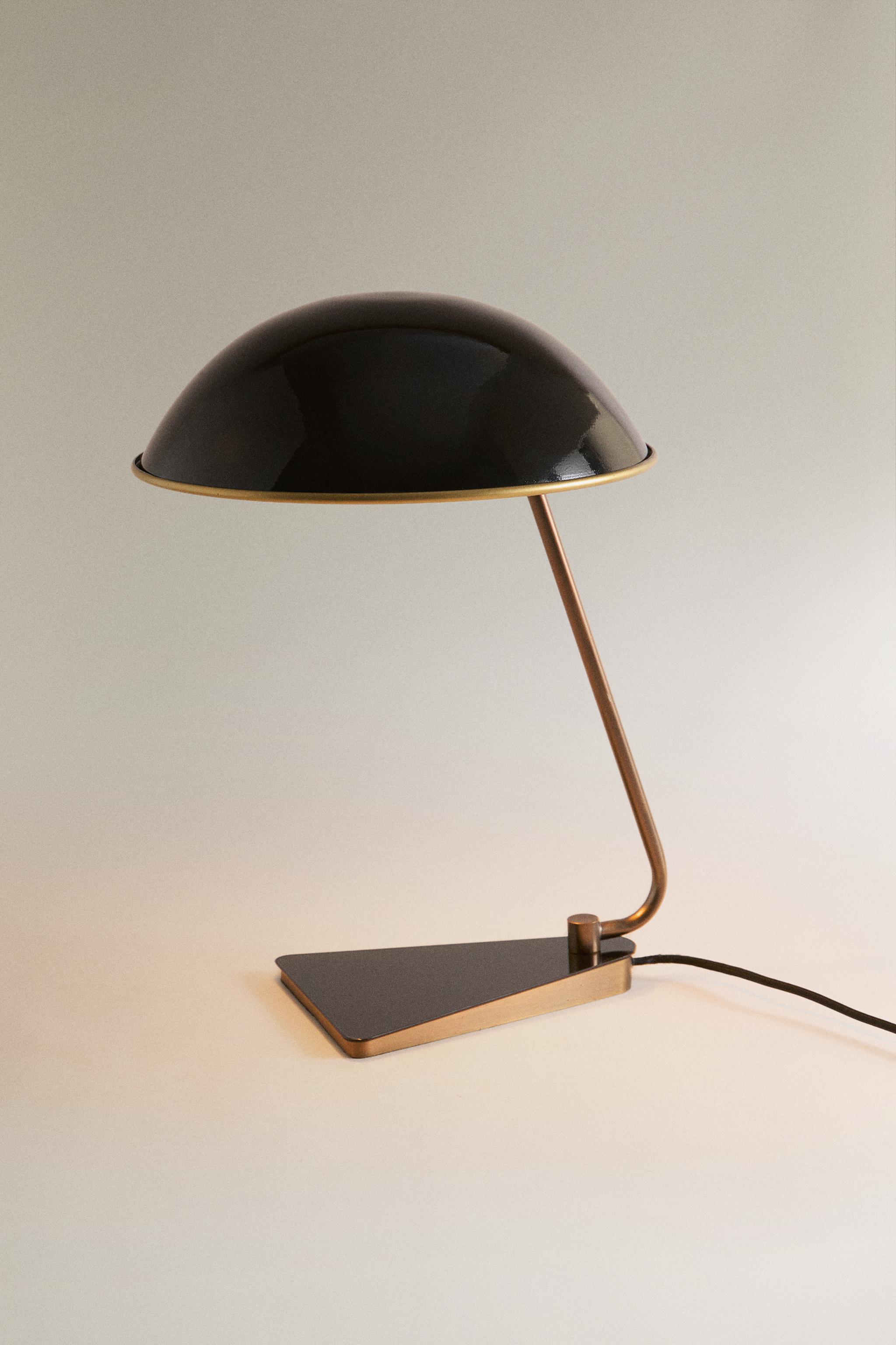 METAL TABLE LAMP — Black