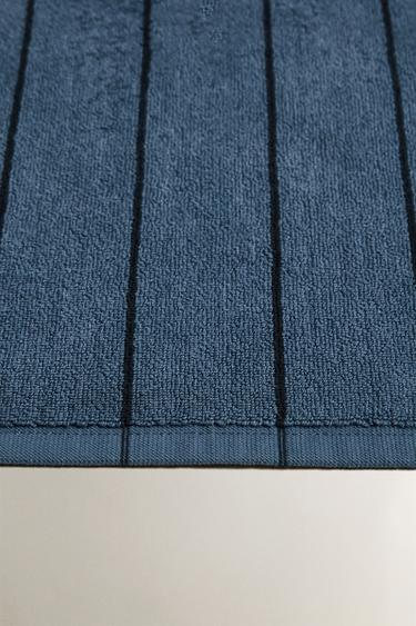 TAPIS DE BAIN RAYURES FINES - Bleu moyen de Zara - Image 2