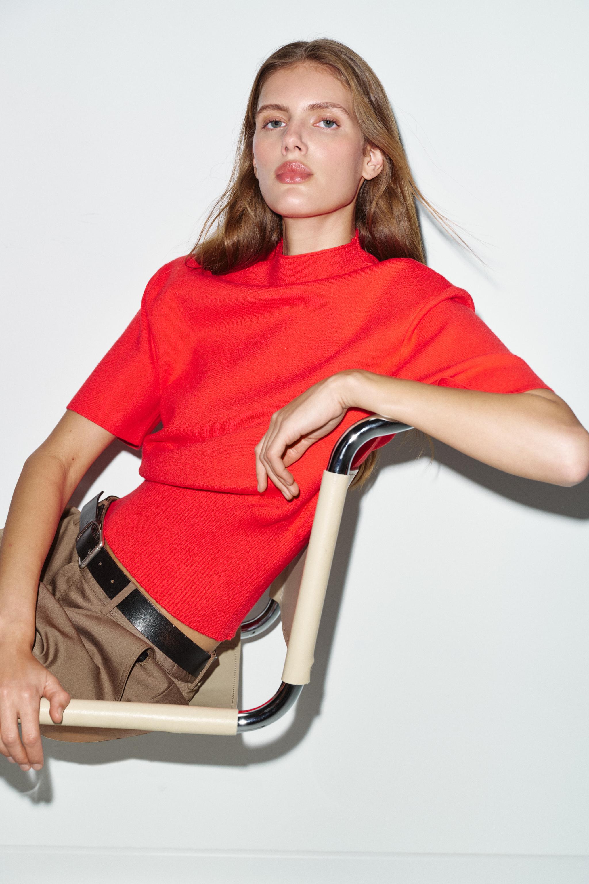 SHOULDER PAD KNIT TOP