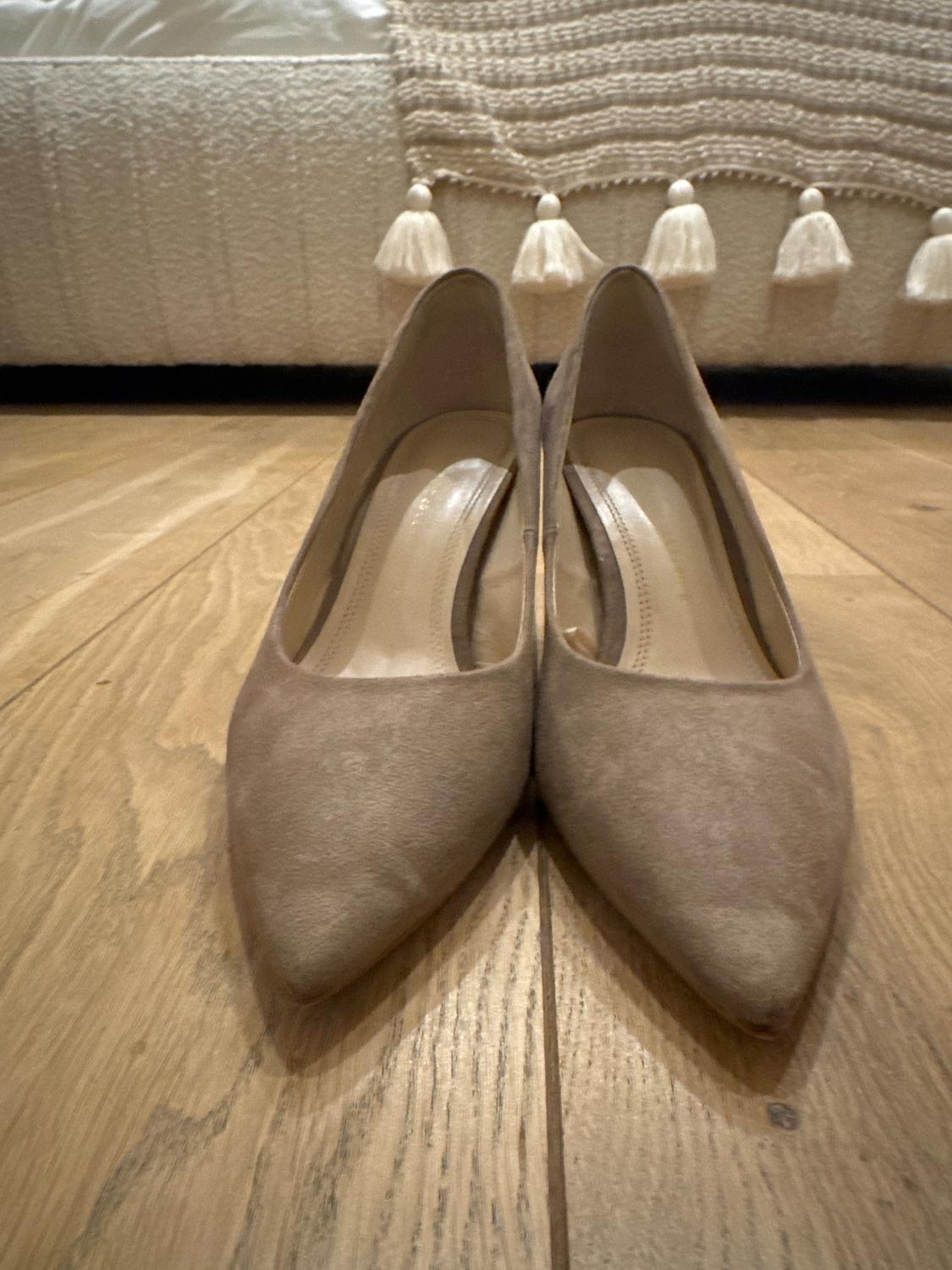 NUDE KITTEN HEELS WITH TRANSPARENT HEELS - Image 9